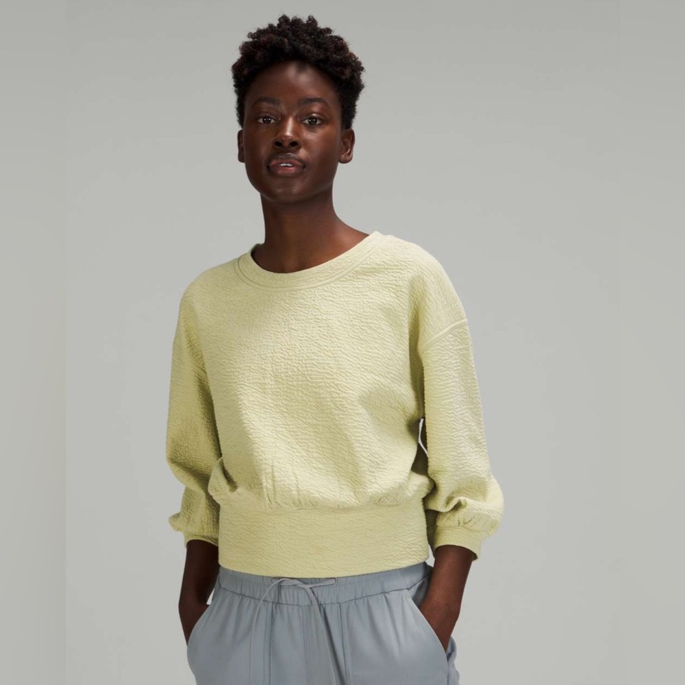 Lululemon NWT Textured Crewneck Pullover
Dew Green